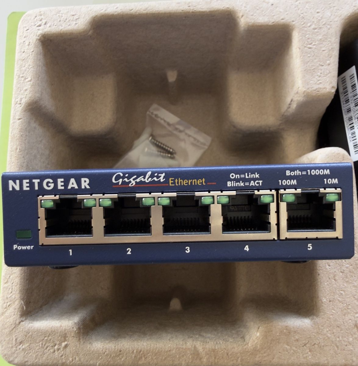 Netgear Modem & Router: NETGEAR ProSafe GS105 5-Port Gigabit-Desktop-Switch – Nuovo e nell'imballaggio originale da Basel venduto da tamy90 5