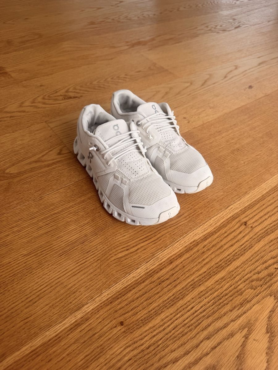 On Damenschuhe: On Running Cloud sneakers white acceptable condition – Gebraucht aus Baden von Chaochao3 6