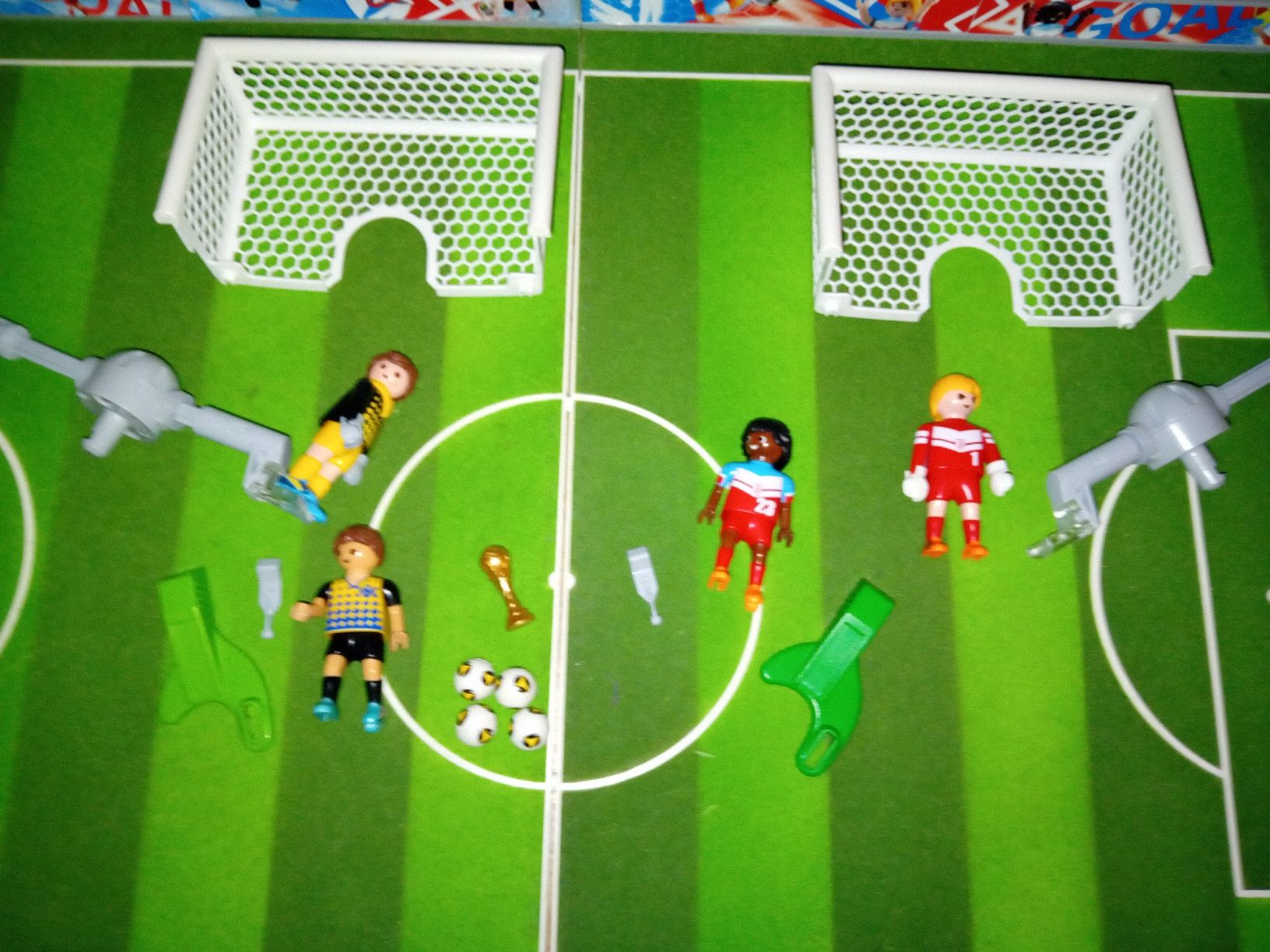 Playmobil Giocattoli: Playmobil campo da calcio a valigetta – Usato da Biasca venduto da Old_6blh 1