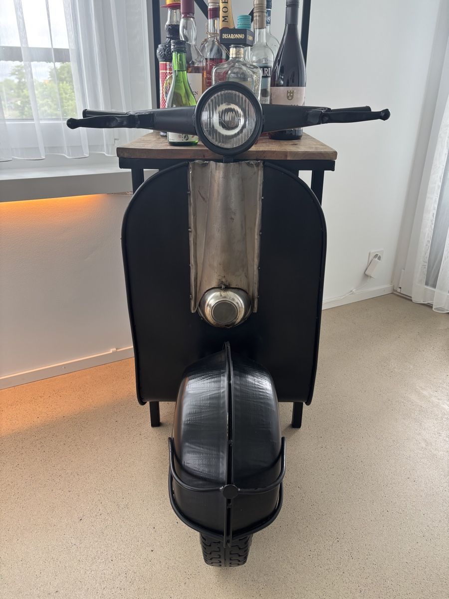 Allestimento di negozi e stand fieristici: Vespa-Bar – Usato da Kloten venduto da lepos93 3