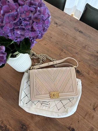 Chanel Boy Medium Cevron Steppung