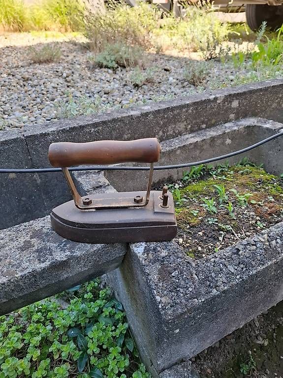 Bügeleisen: Erstes elektrisches Gletteisen – Gebraucht aus aarberg von juerg1957 1