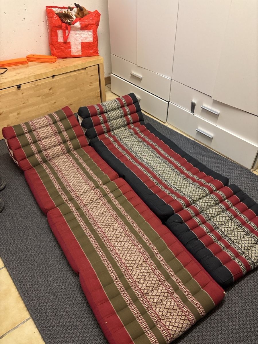Tappeti: 2 matelas thaïlandais pliables avec coussin triangulaire – Usato da Saules venduto da IsaPG