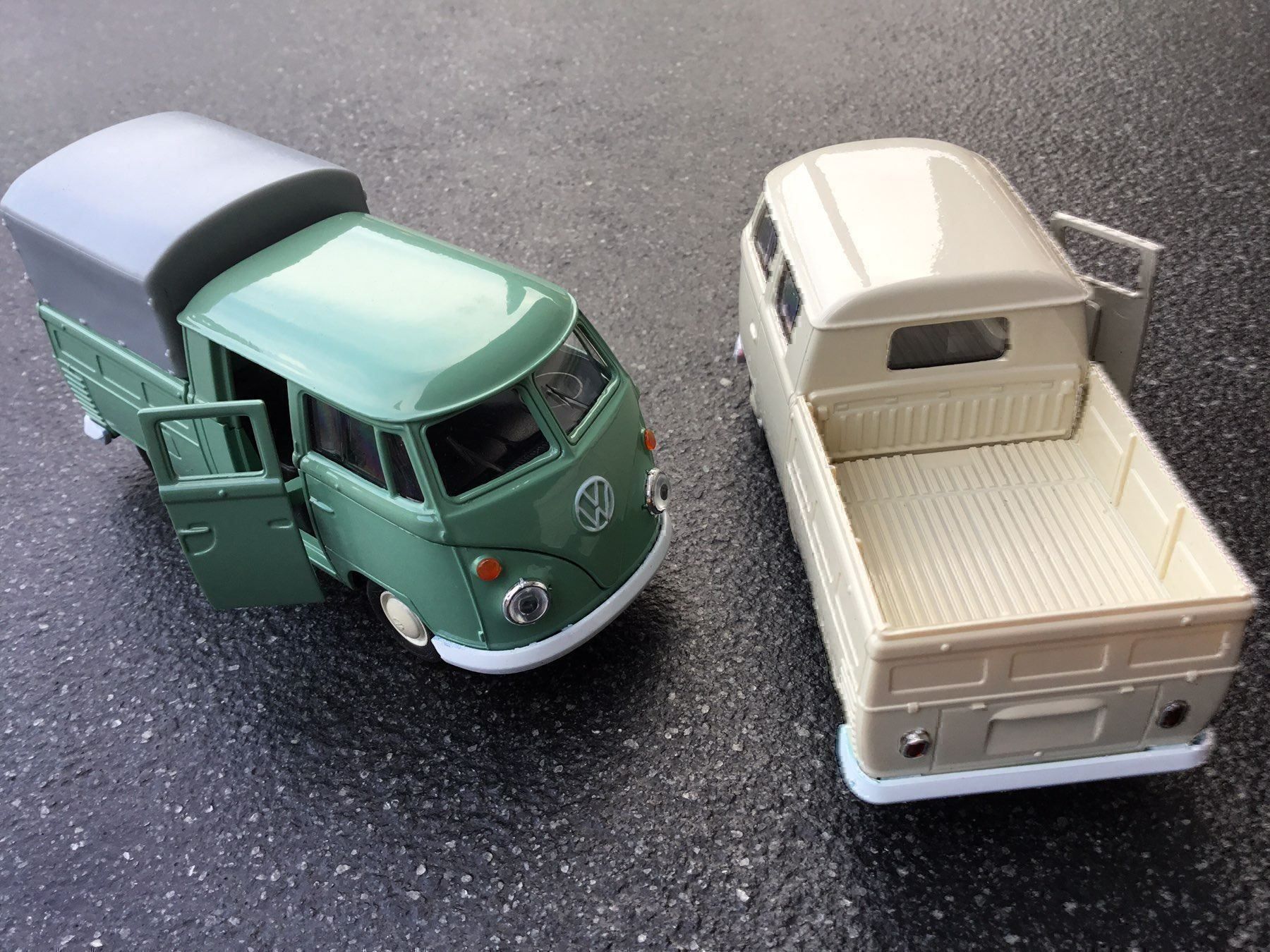 Volkswagen Modellini d'auto: VW Bus T1 Doka  2 Stück – Nuovo (secondo la descrizione) da Erlenbach im Simmental venduto da Model_box 2