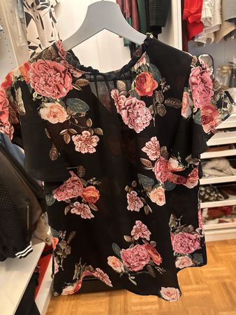 Schickes Sommer-Blusentop mit Blumenmuster, Grösse 38
