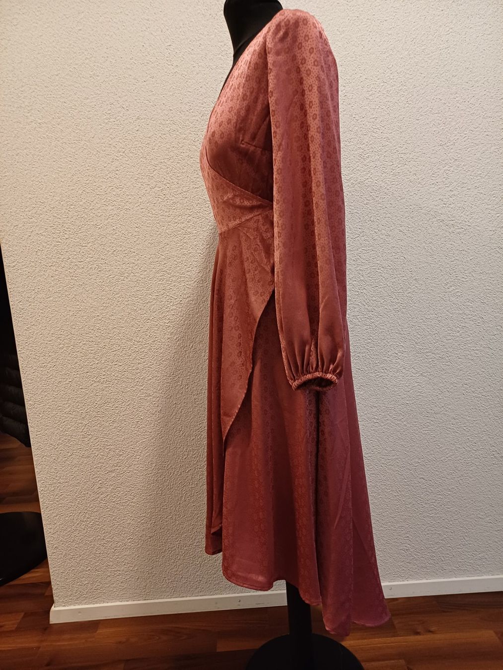 Samsøe Samsøe Vestiti: Elegantes Wickelkleid, Gr.34, Haether rose mit Blümchen – Nuovo (secondo la descrizione) da Winterthur venduto da Smily-_- 1