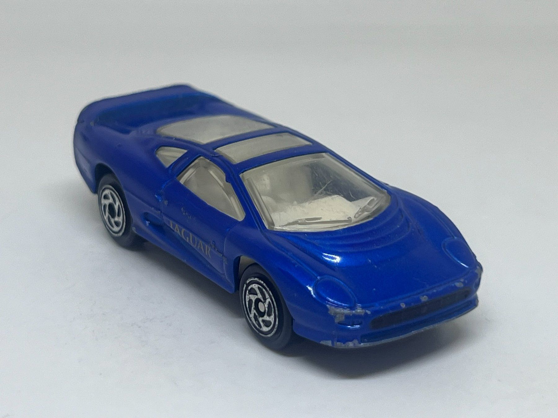 Matchbox Modellini d'auto: Matchbox Jaguar XJ220 #714 – Usato da Wildegg venduto da LaaBoutique