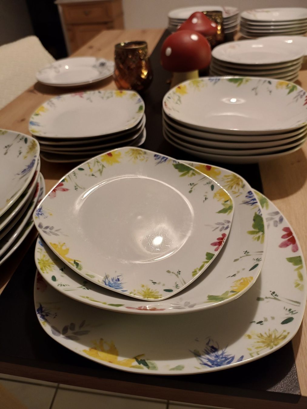 Set di piatti: 6-er Tellerset – Usato da Pfäffikon SZ venduto da Elendir 1