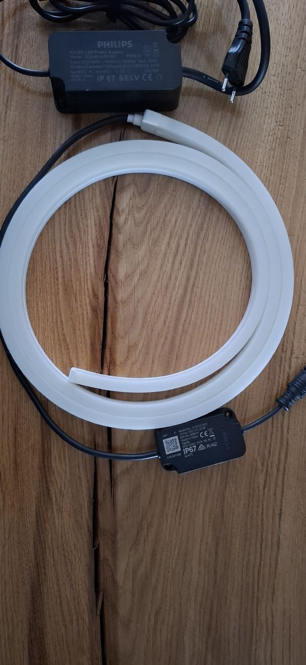 Philips Lampade: Philips Hue Lightstrip Outdoor 2m  – Usato da Guntershausen venduto da Jtattoo 1