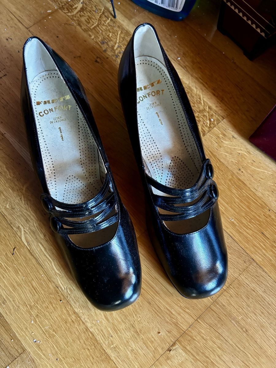 Damenschuhe: Paire de chaussures – Neu und originalverpackt aus Estavayer Le Lac von sico1260 2
