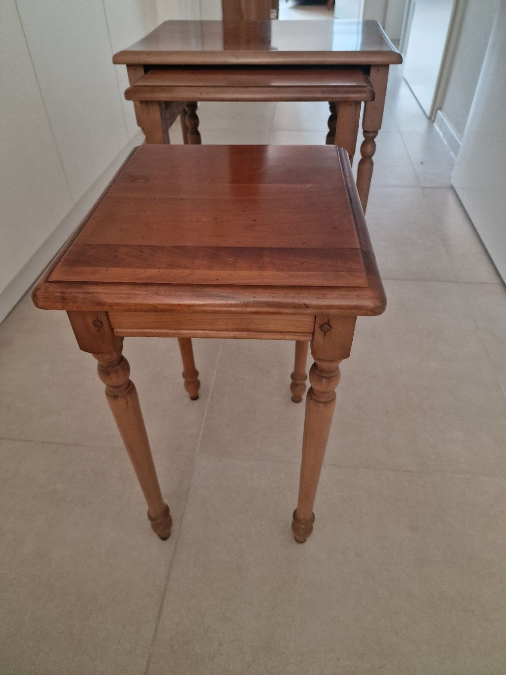 Tische: Tables gigognes, 3 pièces – Gebraucht aus Vouvry von Marr0 1