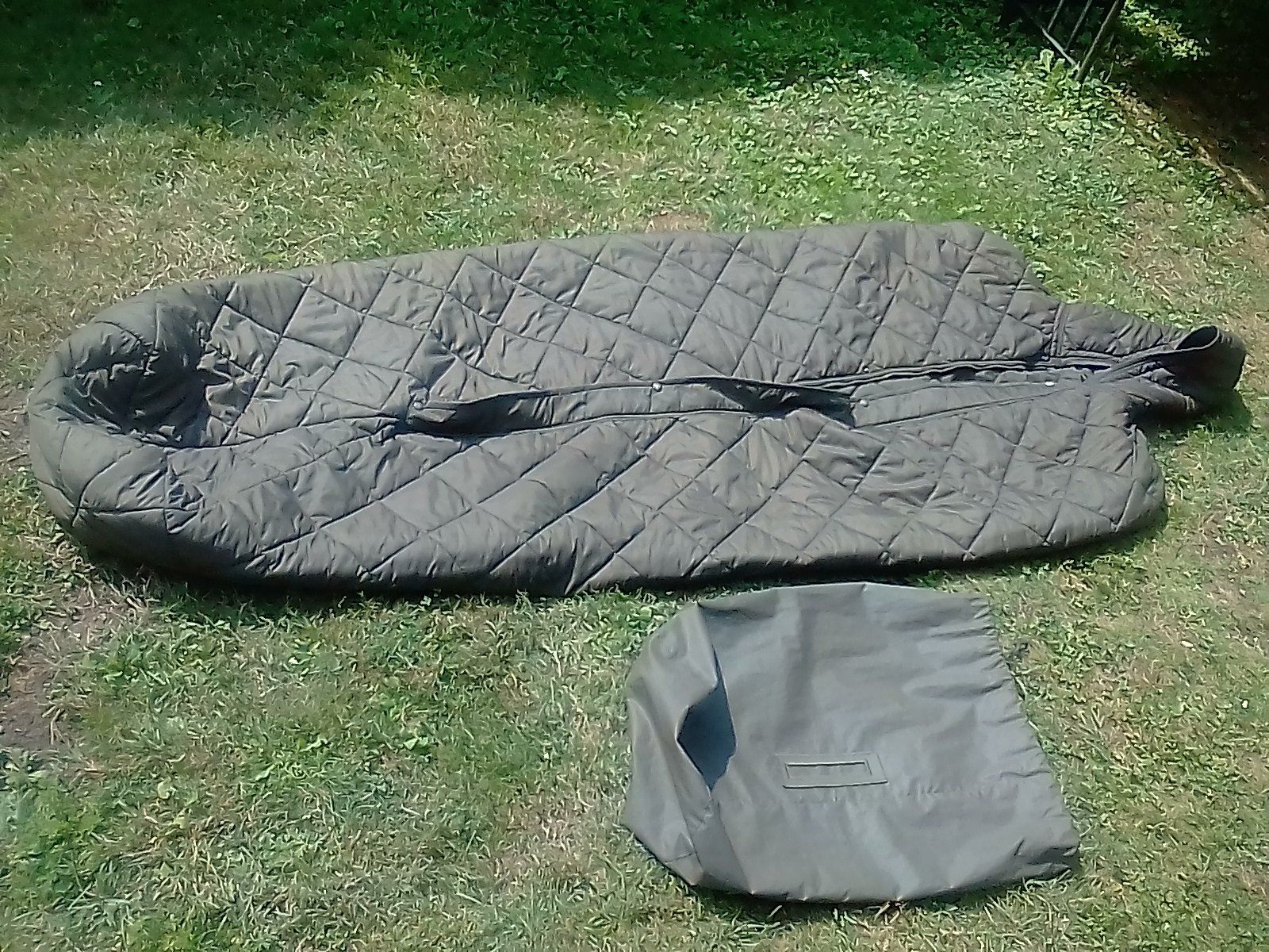 alvi schlafsack mull 90 4-Season Mull-Schlafsack Baby für Sommer und Winter, 2.0 TOG, mit Leichter Füllung Fox Glove Wild Camping ORTLIEB Atrack 35L Schwarz Farbe:olivgrün