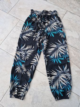 Sommerhose mit Palmenmuster, Gr. S, neu und originalverpackt