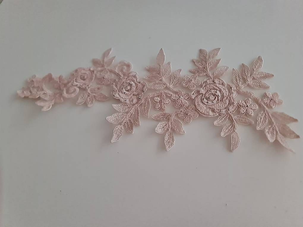 Stoffe: Spitzenapplikation Blumen mit Perlen rosa – Gebraucht aus Allschwil von 86d_fmd5 1