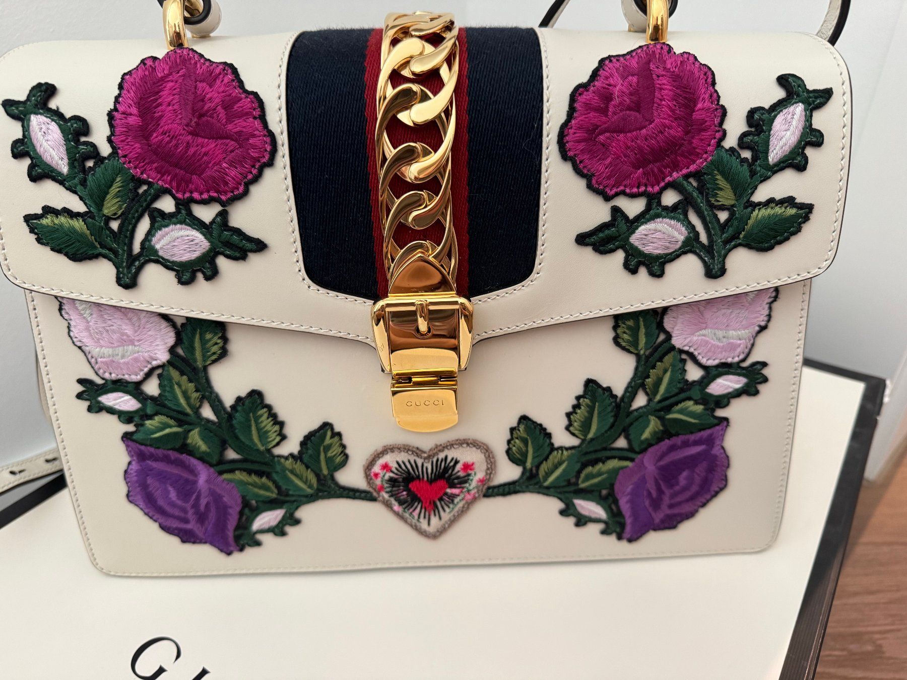 Gucci Borse da donna: Gucci Sylvie Top Handle – Nuovo (secondo la descrizione) da Triesen venduto da alder188