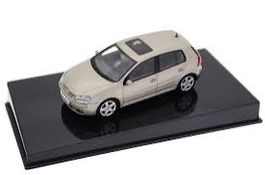 VW GOLF V Met-beige 5-TÜRIG 1:43 AUTOART