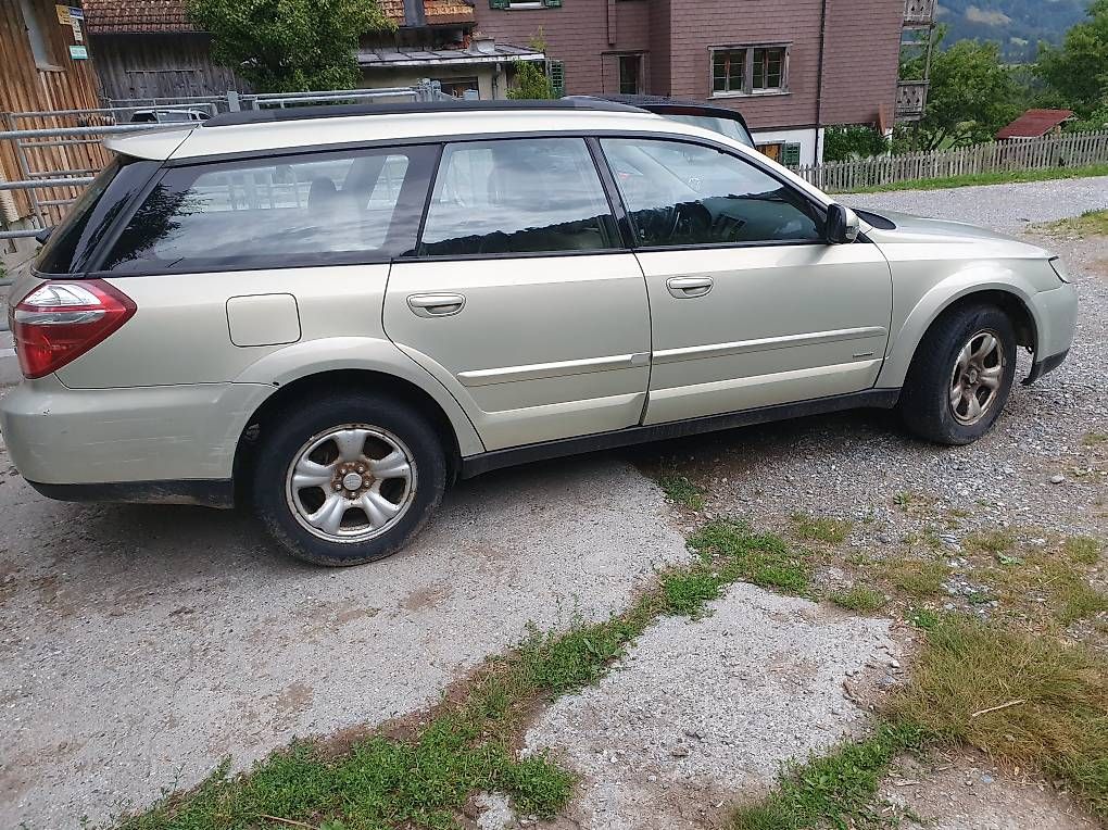 Automobili: Subaru Outback 3.0 – Usato da Grüsch venduto da aconze 3