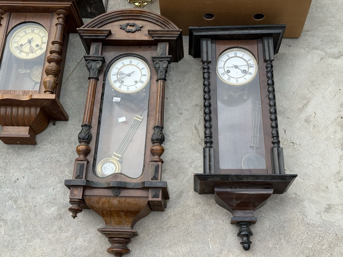 Stand- & Wanduhren: Lot d’anciennes horloges  – Defekt aus Sierre von OCNL 3