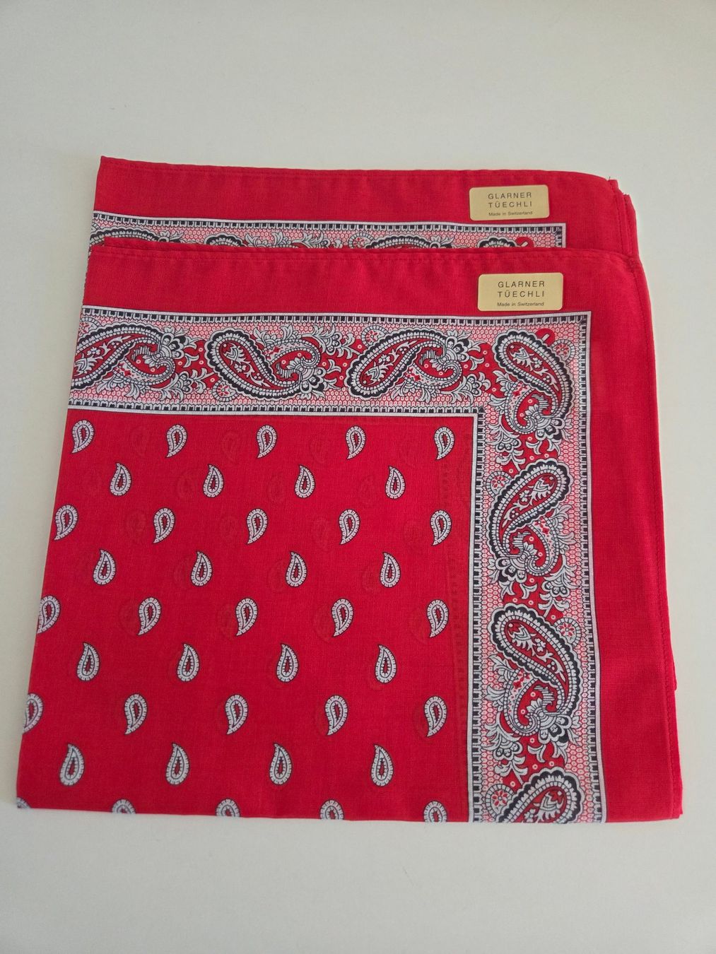 Foulards & écharpes: 2 Glarnertüchlein - Made in Switzerland – Neuf avec emballage d'origine à Oberrieden par Smart570