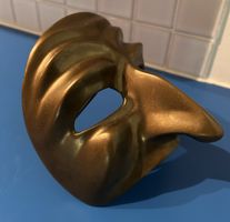 Eine Dekorative Messing Maske zum hinstellen 