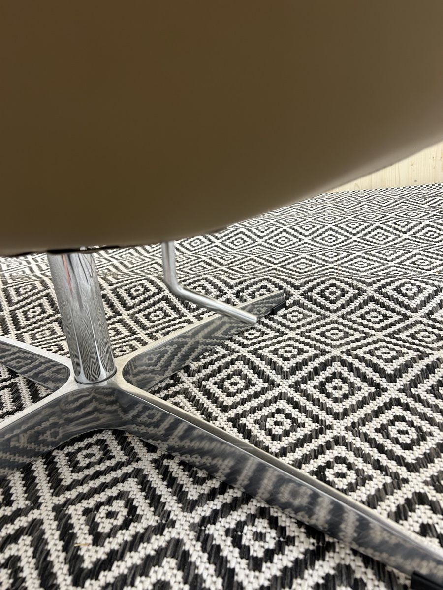Poltrone: Egg Chair, Leder braun, Kopie – Usato da Samstagern venduto da Morusalba 3