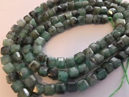 Smaragd (Emerald) Würfel facettiert 3mm. Strang