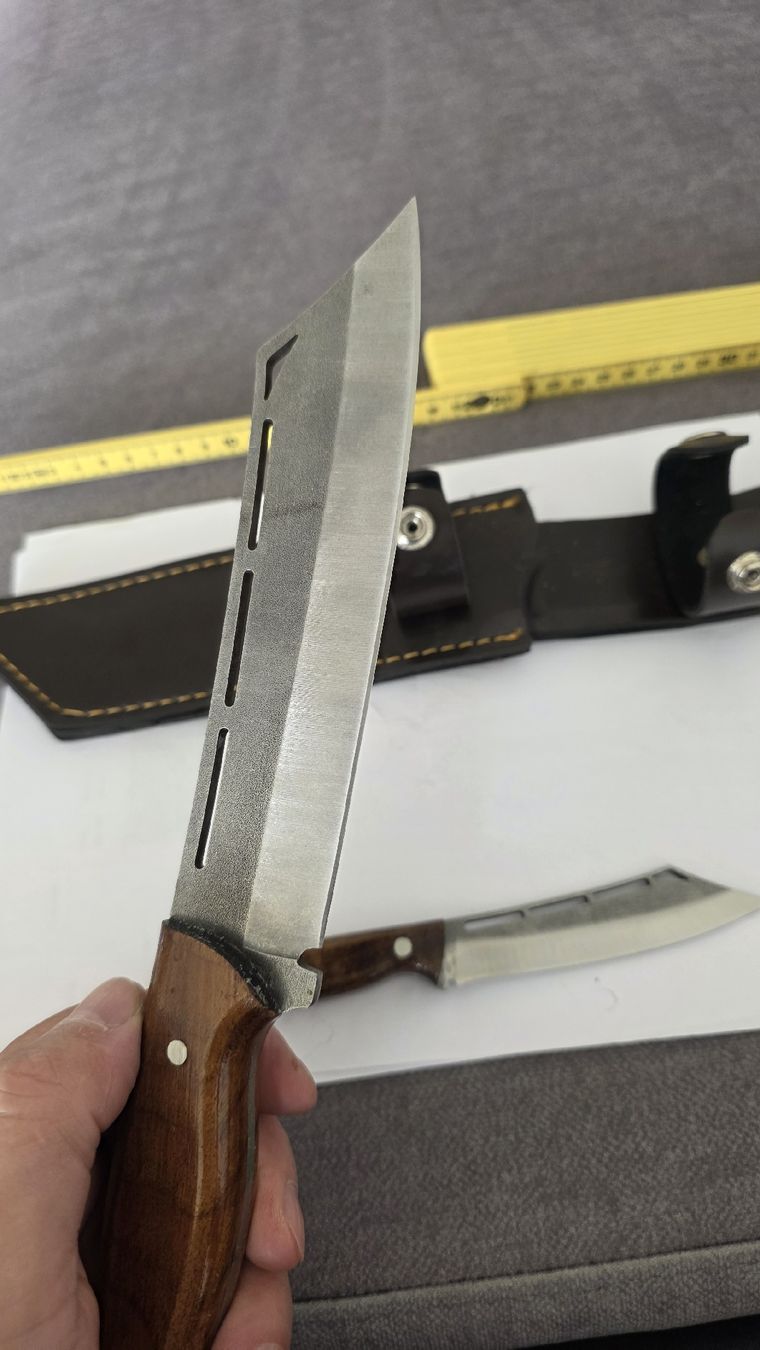 Accessori: Handgefertigtes Messer-Set mit Lederscheide  – Nuovo e nell'imballaggio originale da St. Margrethen SG venduto da Duezenli61 1