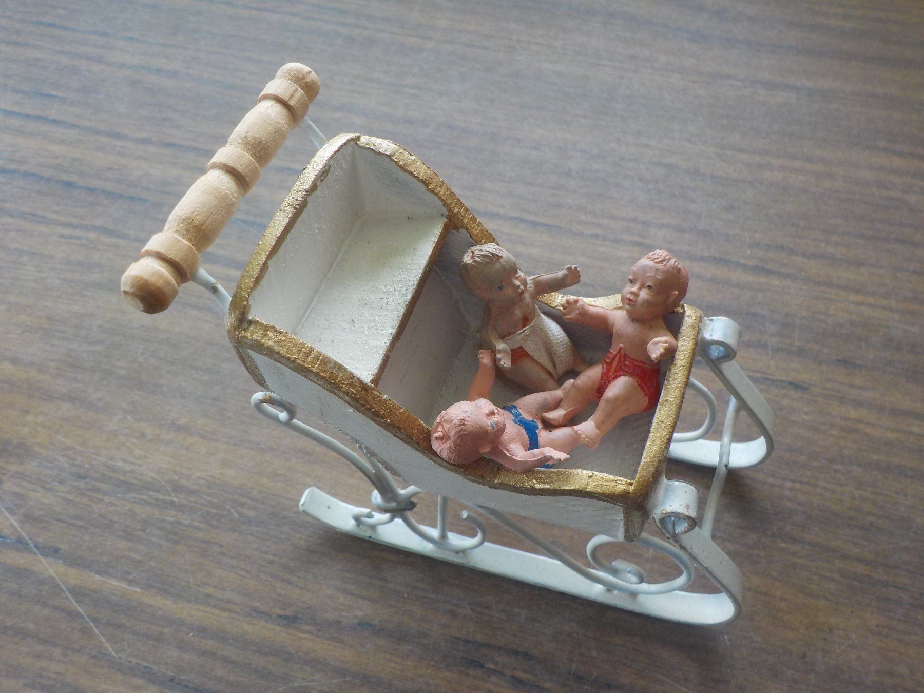 Giocattoli: Puppenstube antik - Schlitten Püppchen – Usato da Mörschwil venduto da antiksalon 4
