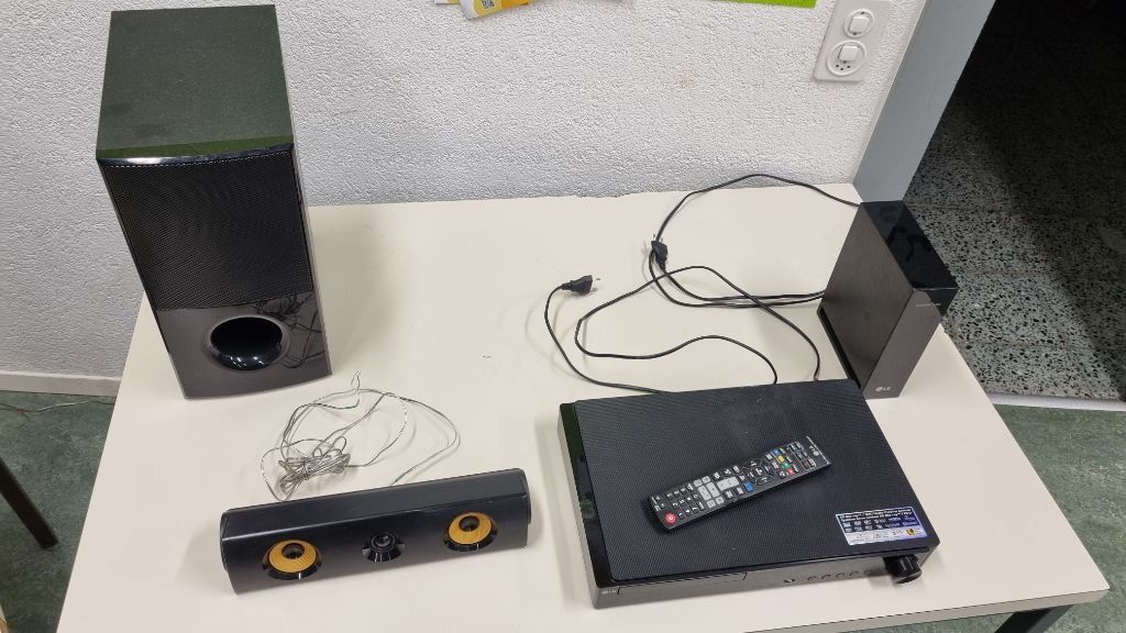 LG Home Cinema: BlueRay Player mit 5.1 Anlage LG – Usato da Steffisburg venduto da Beatenberg14