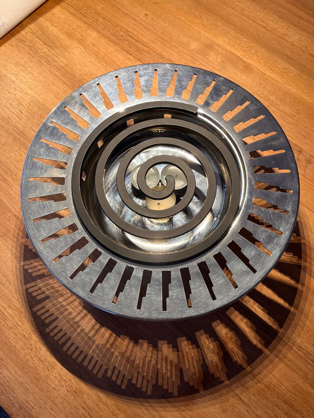 Alessi Piatti di portata: Warmhalteplatte Alessi Design Klasiker – Usato da Wohlen AG venduto da MiKaRicardo