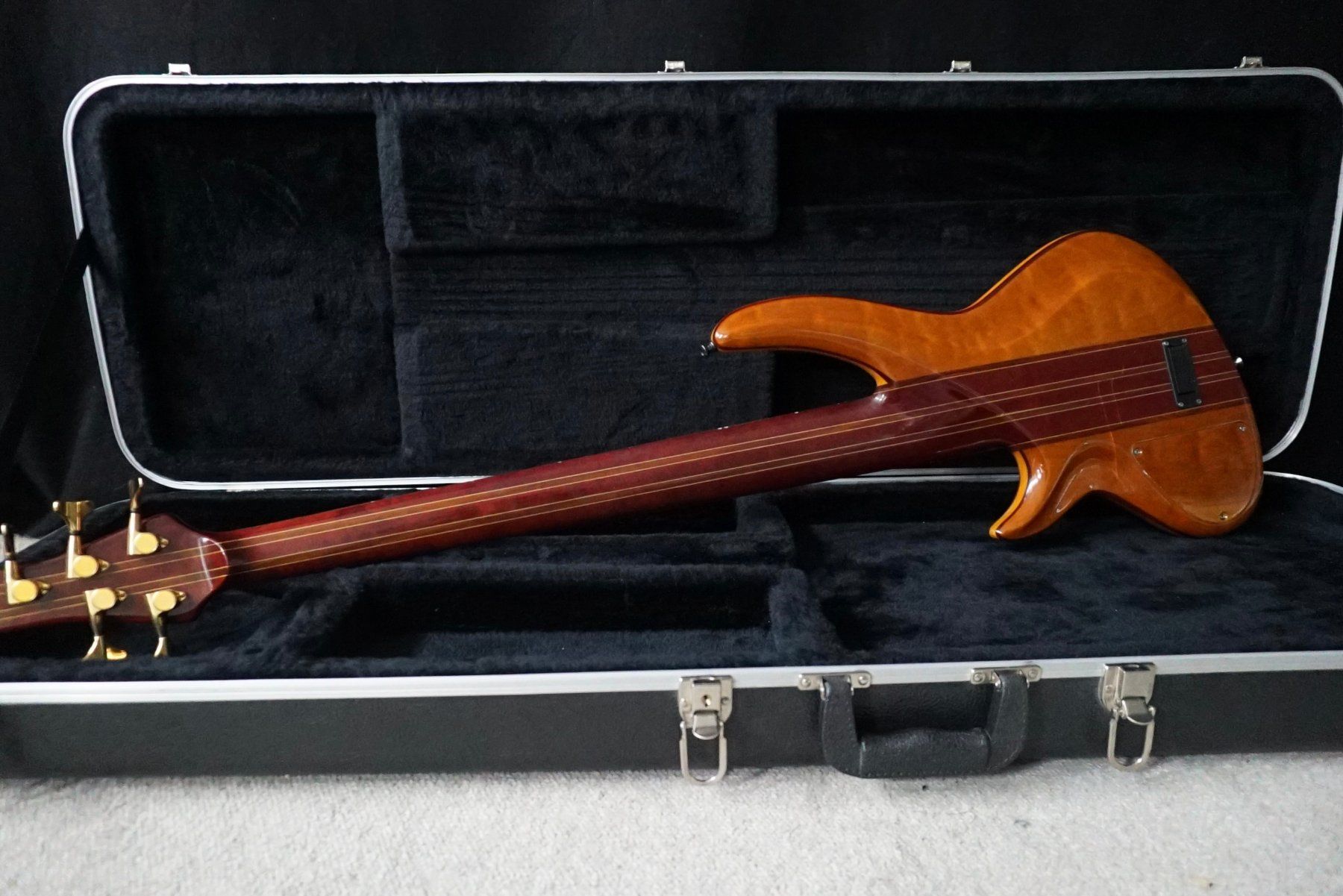 Strumenti musicali: Vadim handmade custom 5-String Bass ***HANDMADE IN CANADA*** – Usato da Ortschwaben venduto da Musictrade 9