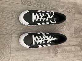 Chaussures ADIDAS en très bon état, taille 42(FR) 8,5(US)