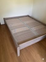 Bettgestell 160x200 mit einfachem Lattenrost, guter Zustand
