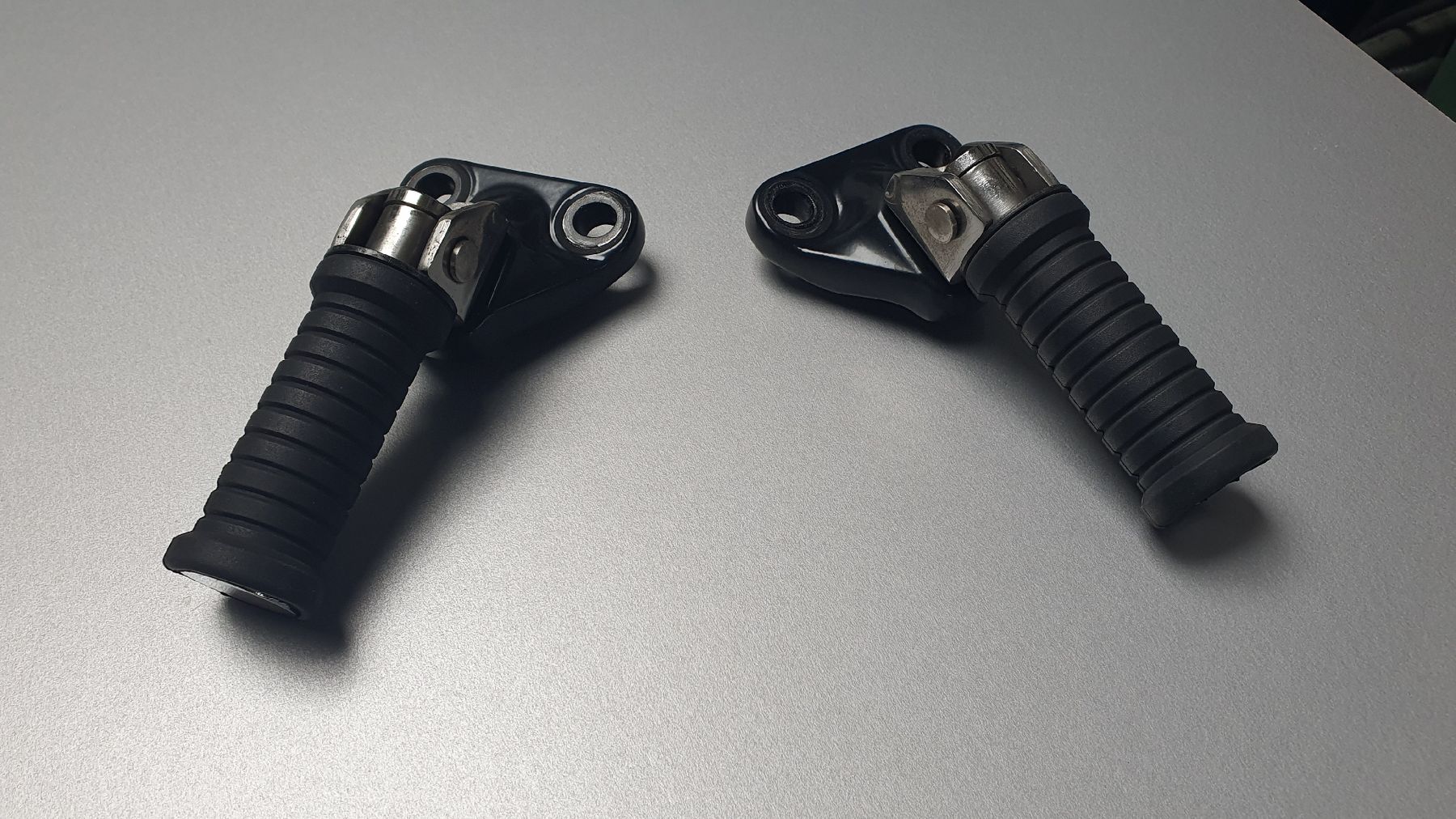 Triumph Tutti i ricambio per moto: Triumph Thunderbird 1700 Fussrasten – Usato da Benken SG venduto da JoBla_ 2