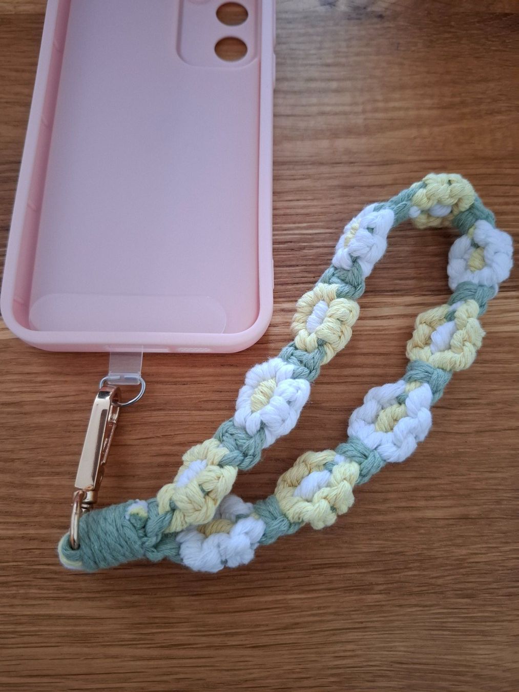 Ketten: Handgemachte Makramee-Handykette mit Blumenmuster – Neu (gemäss Beschreibung) aus Root von liv_6n92