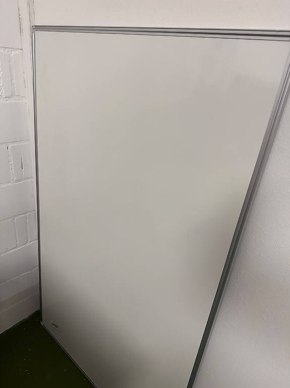 Wandtafeln: Weisswandtafel / Whiteboard 121 x 75 cm – Gebraucht aus Belp von hrhuepf