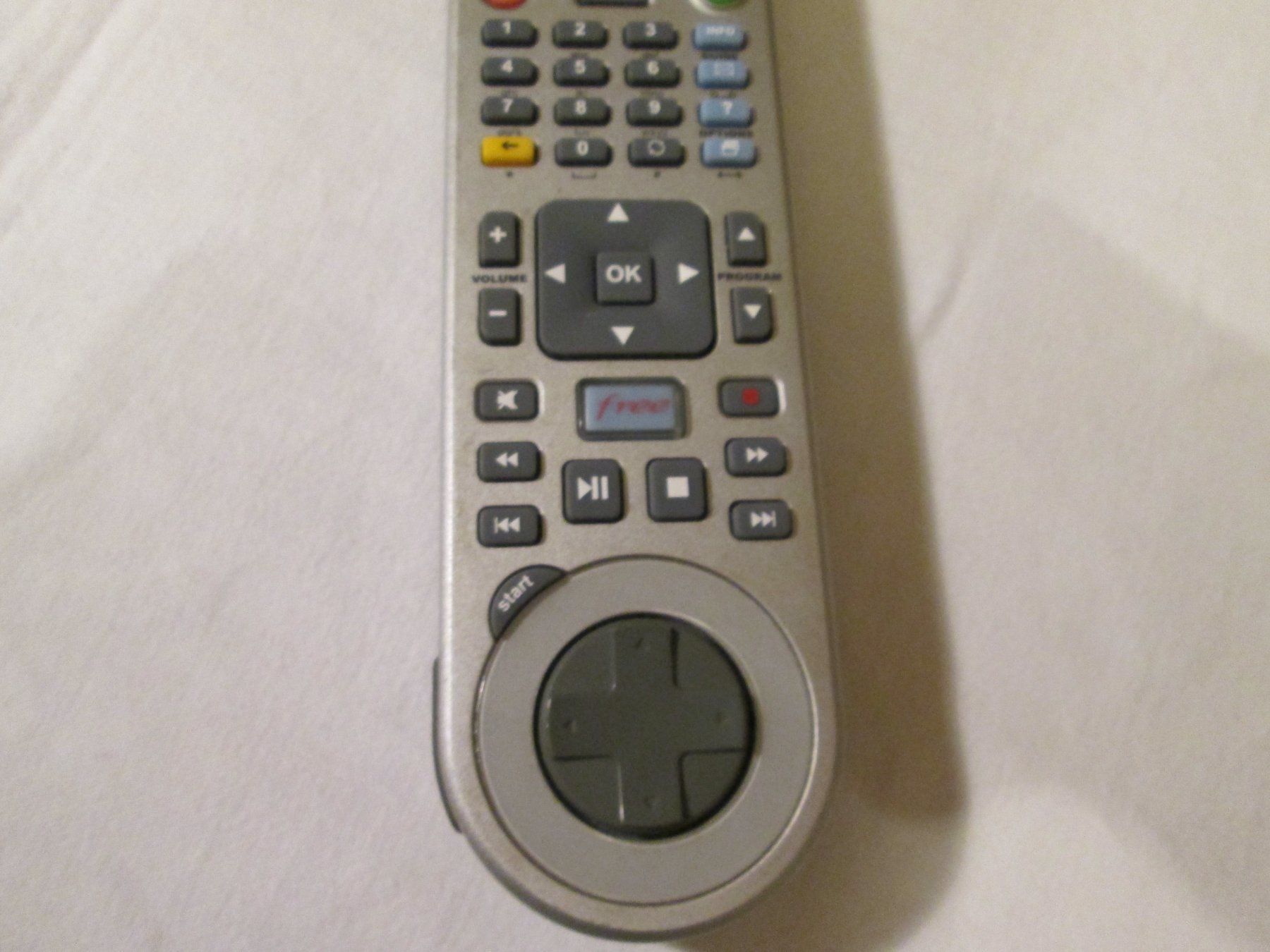 Telecomandi: Télécommande universelle avec joystick - Etat impeccable(62) – Usato da La Chaux-de-Fonds venduto da Marteaux 1