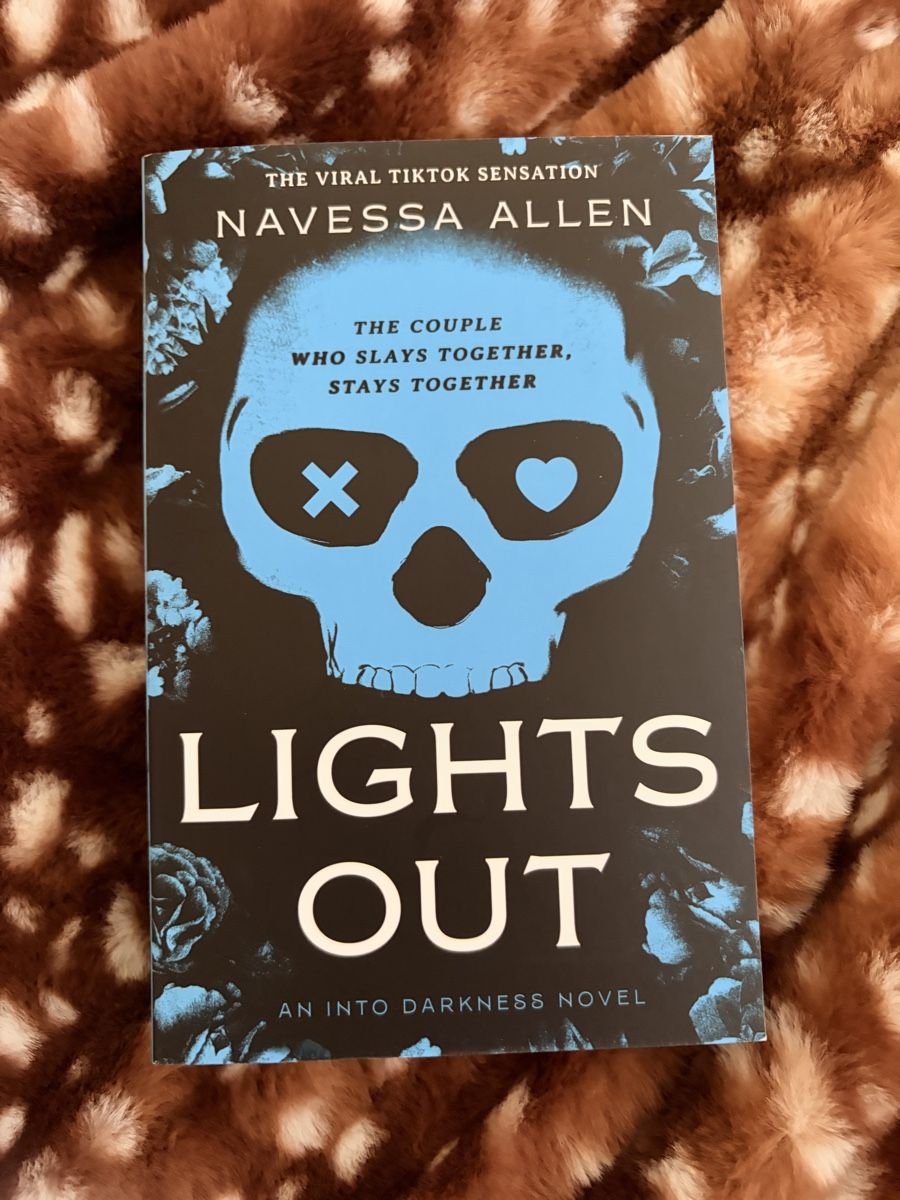 Libri: Lights Out - Navessa Allen – Nuovo (secondo la descrizione) da Glattpark(Opfikon) venduto da aal_m5w5