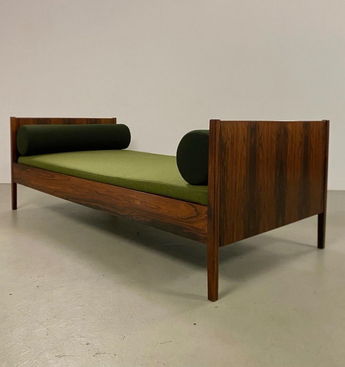 Sofas: Danish Palisander Daybed Bett 1960s restauriert – Gebraucht aus Basel von MidMod20C 6