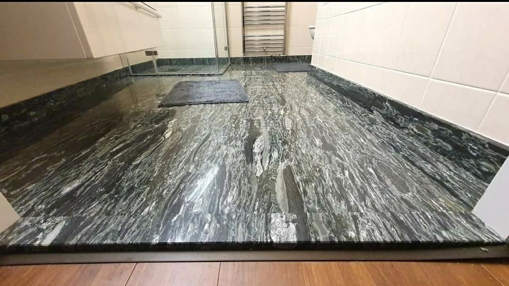Rivestimenti per pavimenti: Granitfliesen Black Forest premium 61 cm – Nuovo e nell'imballaggio originale da Dietikon venduto da Baedershop24 1