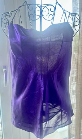 Wunderschönes satiniertes Träger Top von Mango, NEU