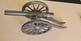 KANONE mit CH Kreuz