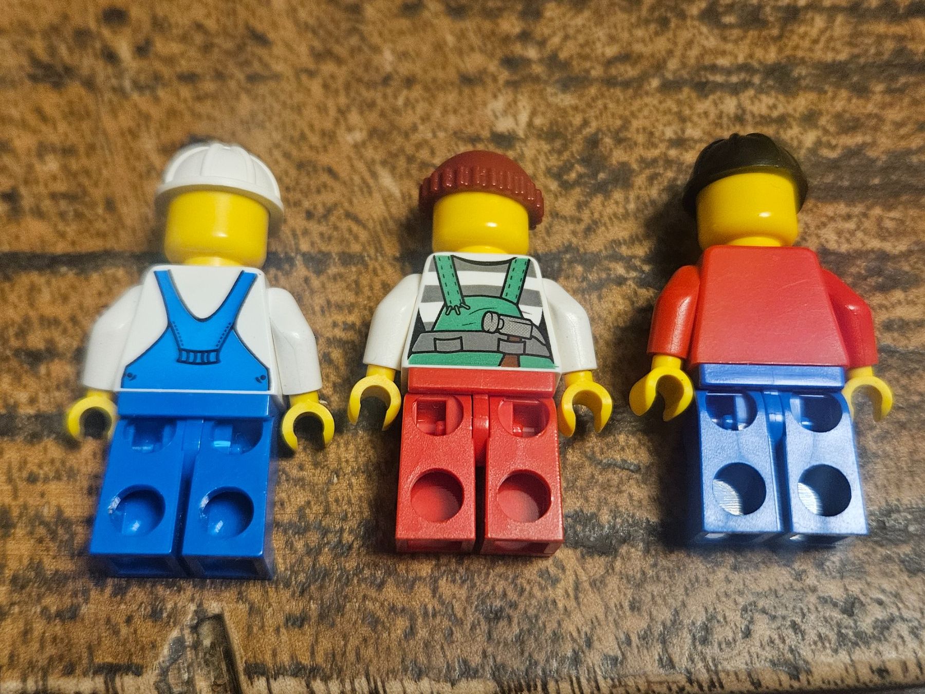 Lego Kit di costruzioni: lego lot de 3 figurines – Usato da Confignon venduto da Ecrofigs 1