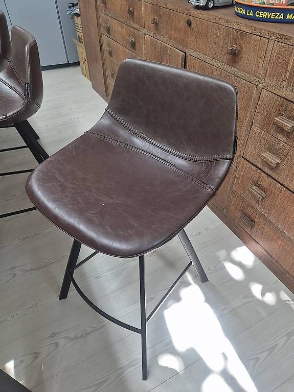 Tavoli: Table et chaises hautes cuir Schilliger – Nuovo e nell'imballaggio originale da Crans VD venduto da tgdis 4