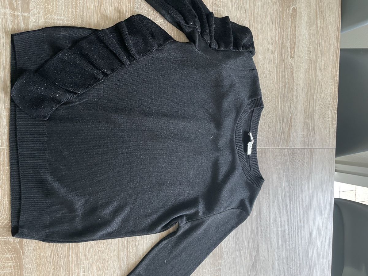 Morgan Pulls & Sweat-shirts: Schwarzer Pullover mit Rüschen, Grösse M - Top Zustand! – D'occasion à Diegten par kip_wg9z