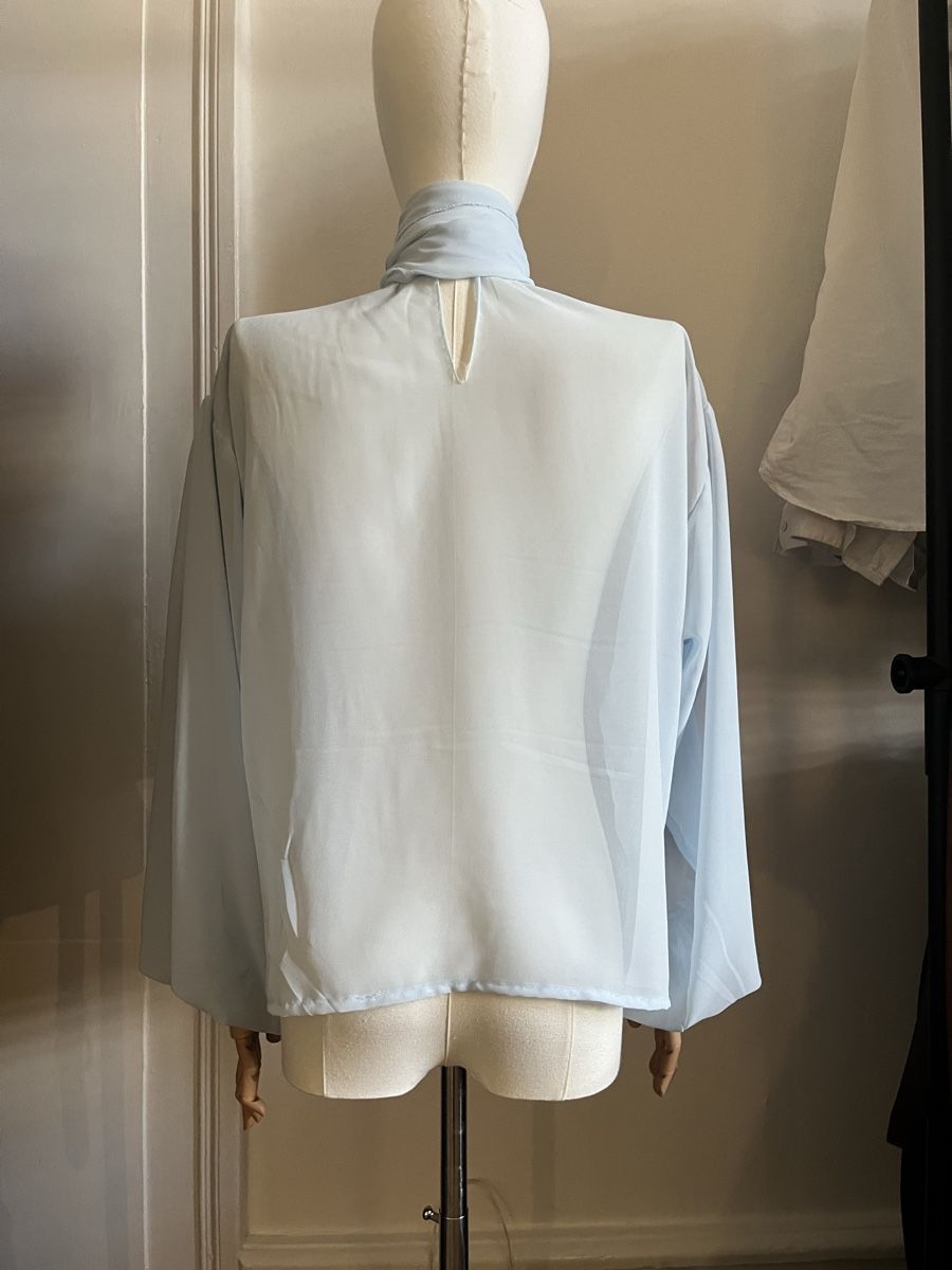 Camicette: Self sown Light Blue Chiffon Blouse with Tie – Usato da Zürich venduto da Melina.A 5