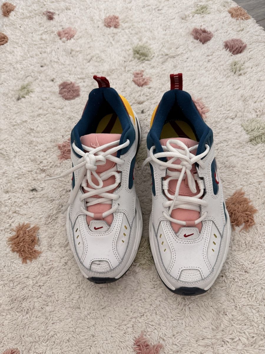 Nike Scarpe da donna: Nike Sportschuhe Gr.37.5 – Usato da Pratteln venduto da Samantha... 1