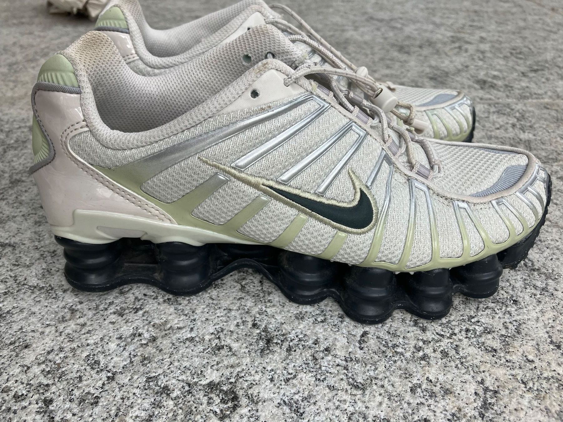 Nike Herrenschuhe: Nike Shox wie neu, Gr. 37.5 – Gebraucht aus Ostermundigen von bea_pjw9