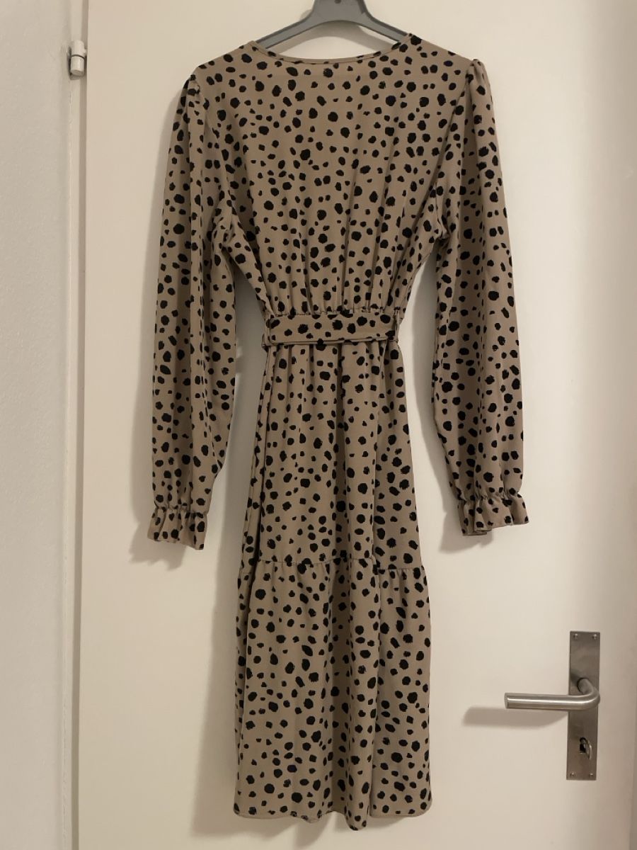 Kleider: Neues Kleid mit Tupfenmuster, Grösse M – Neu (gemäss Beschreibung) aus Urdorf von Anassor 4