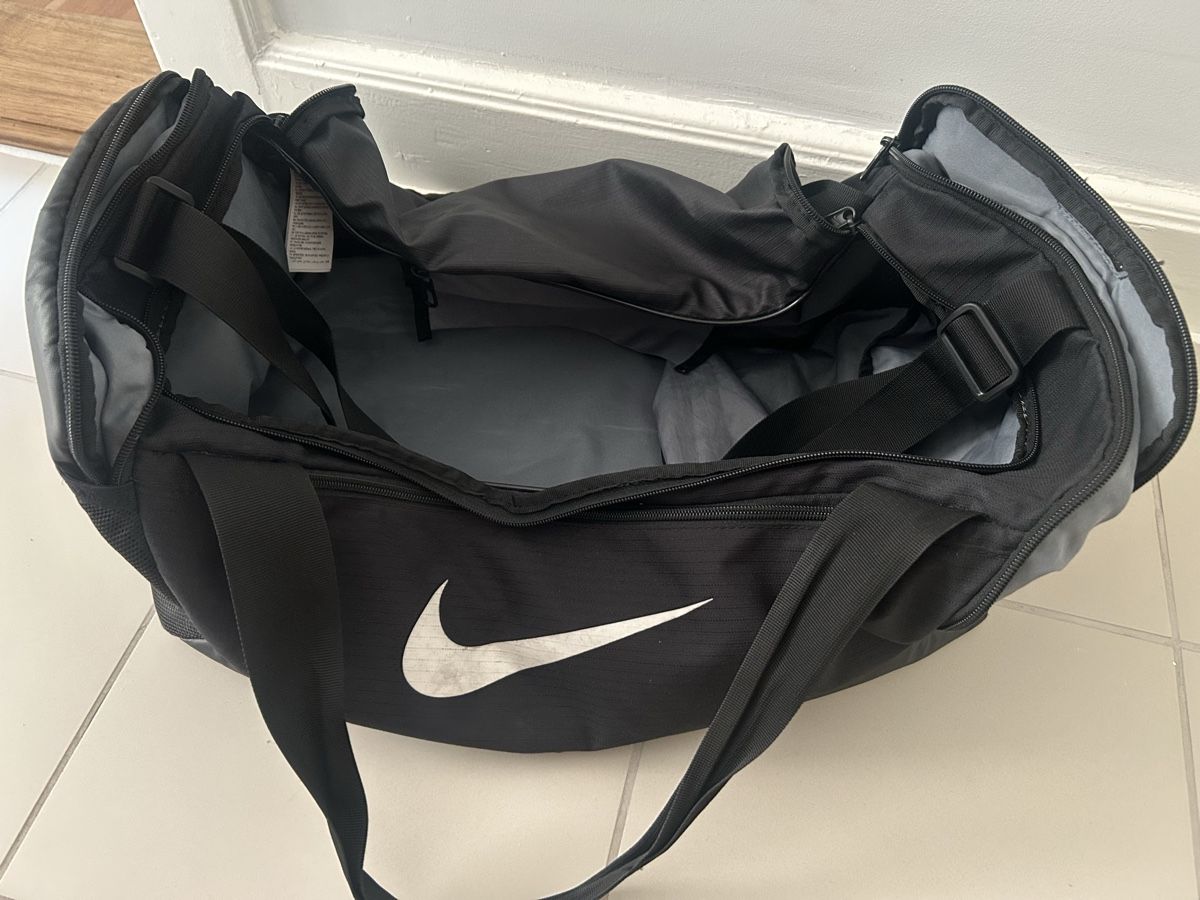 Nike Taschen: Sporttasche Nike – Gebraucht aus Zürich von s.w.t.
